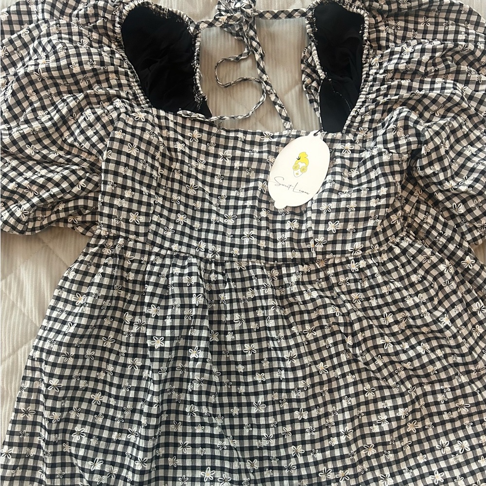 NWT Sweet Lemon Black and White Checkered Floral Womens Top. Slight Cropped